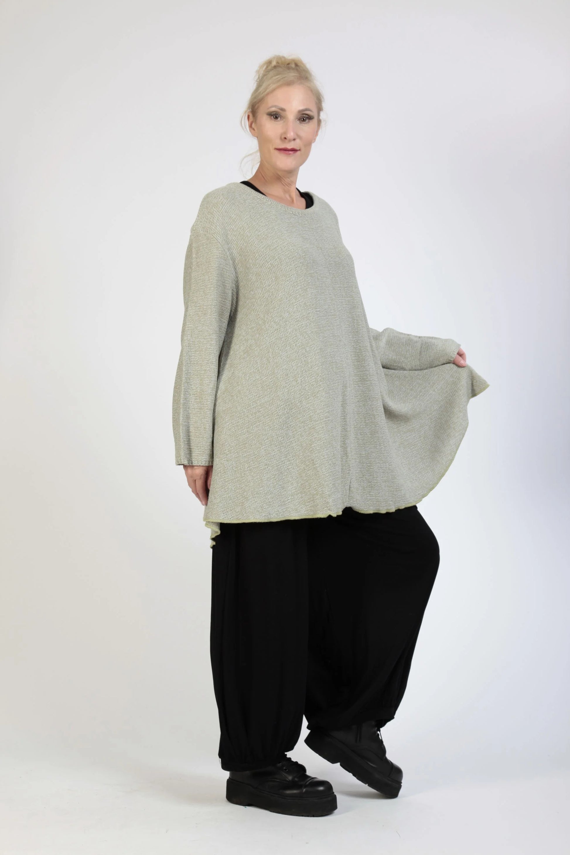  Elegantes Oversize Shirt im Glocken-Schnitt aus warmem Acryl in zeitlosem Mint für Casual-Looks