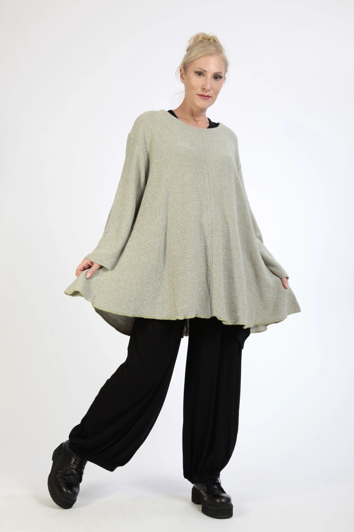  Elegantes Oversize Shirt im Glocken-Schnitt aus warmem Acryl in zeitlosem Mint für Casual-Looks