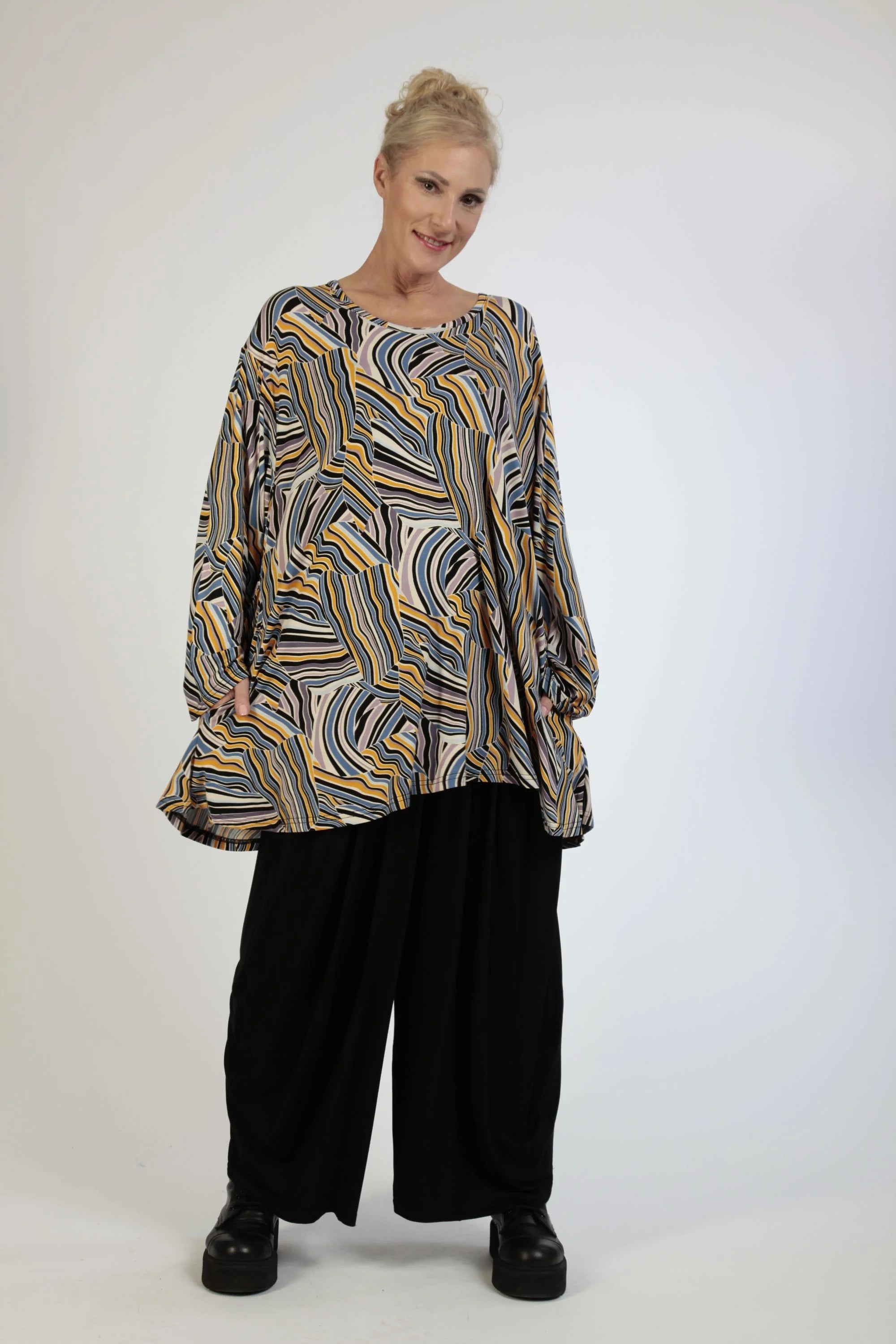  AKH Fashion Shirt in Glocken-Form, aus Viskose, 1169.01892, Blau-Gelb-Flieder, Grafik