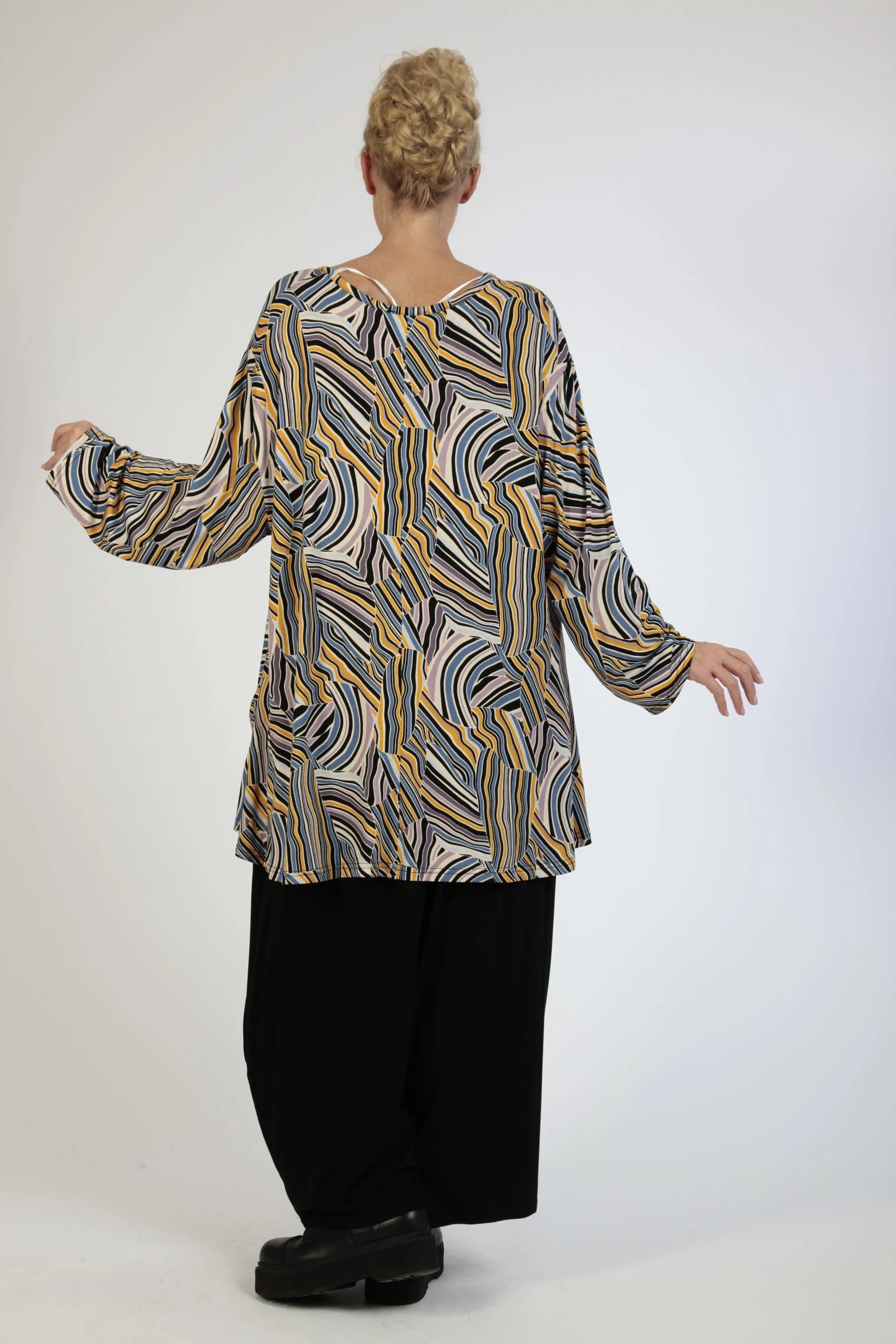  AKH Fashion Shirt in Glocken-Form, aus Viskose, 1169.01892, Blau-Gelb-Flieder, Grafik