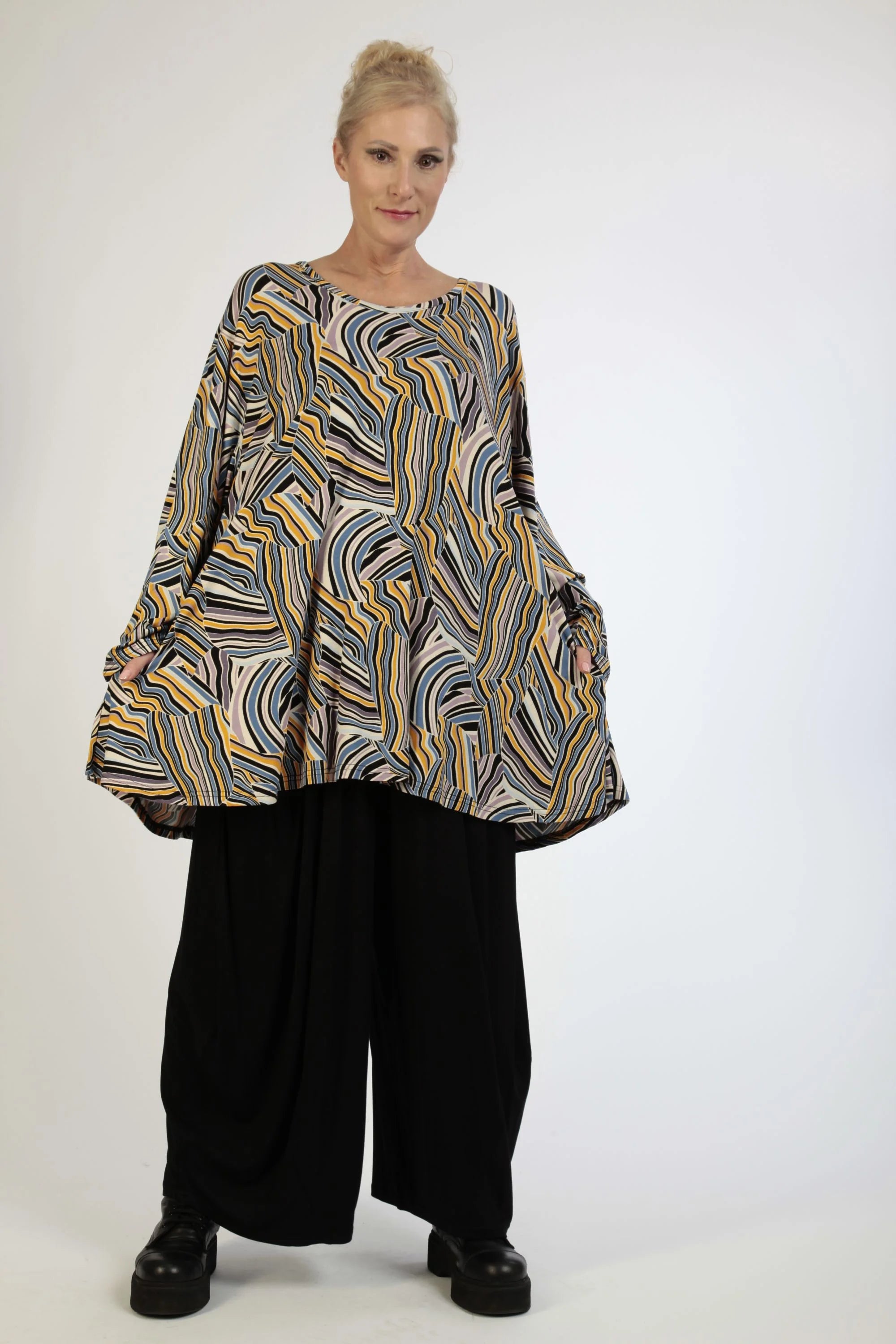  AKH Fashion Shirt in Glocken-Form, aus Viskose, 1169.01892, Blau-Gelb-Flieder, Grafik