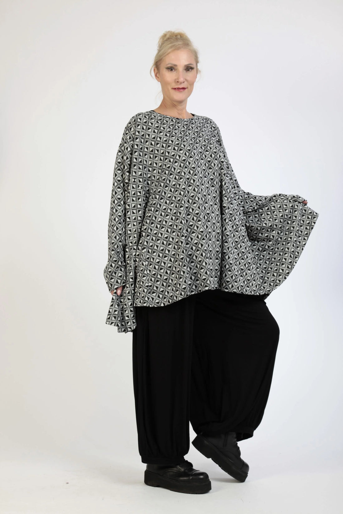  A-Form Bigshirt von AKH Fashion aus Materialmix, 1174.00593, Grau-Schwarz, Argyle, Schick