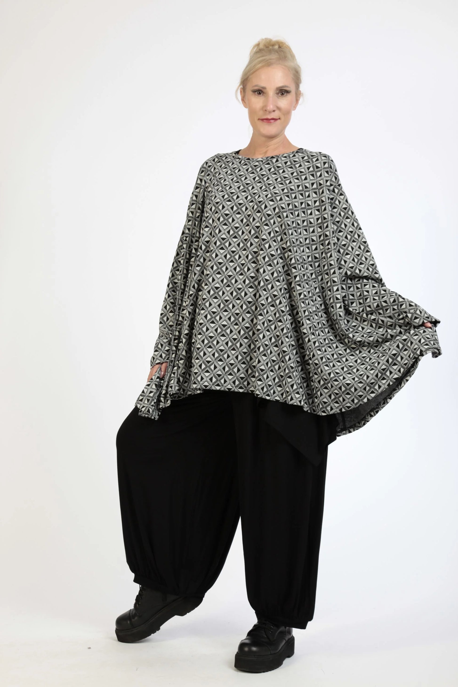  A-Form Bigshirt von AKH Fashion aus Materialmix, 1174.00593, Grau-Schwarz, Argyle, Schick