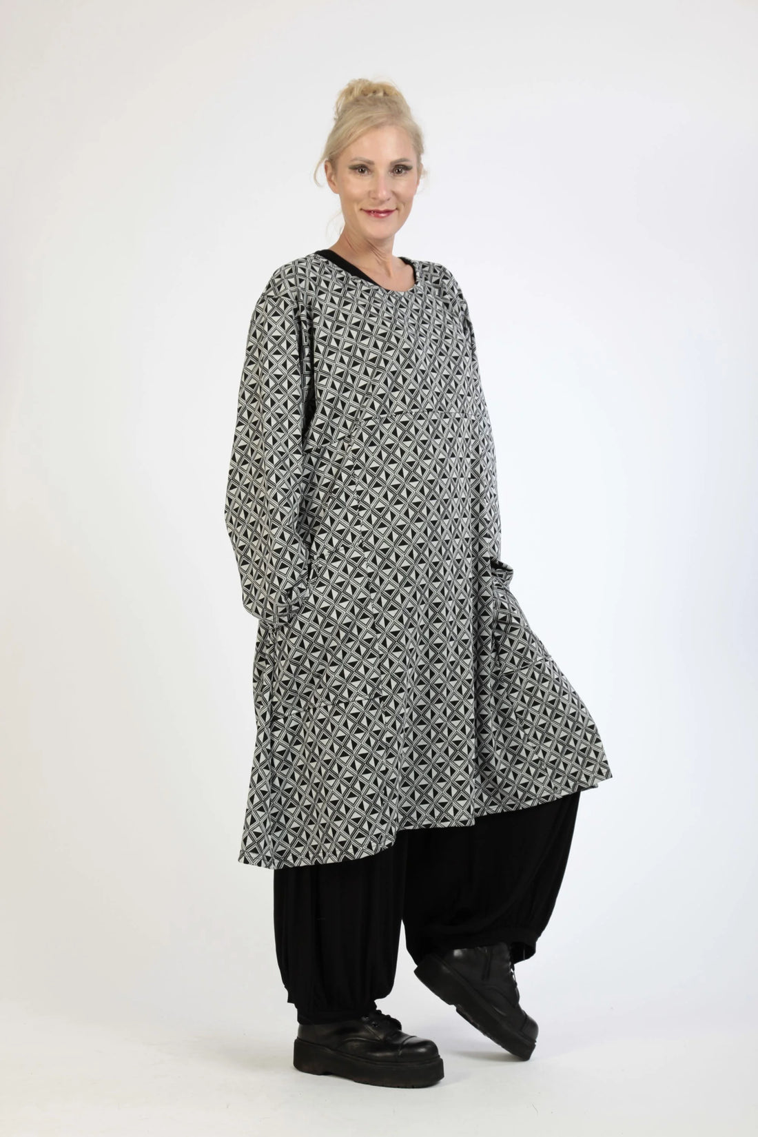  Kleid von AKH Fashion aus Materialmix in gerader Form, 1174.06791, Grau-Schwarz, Schick