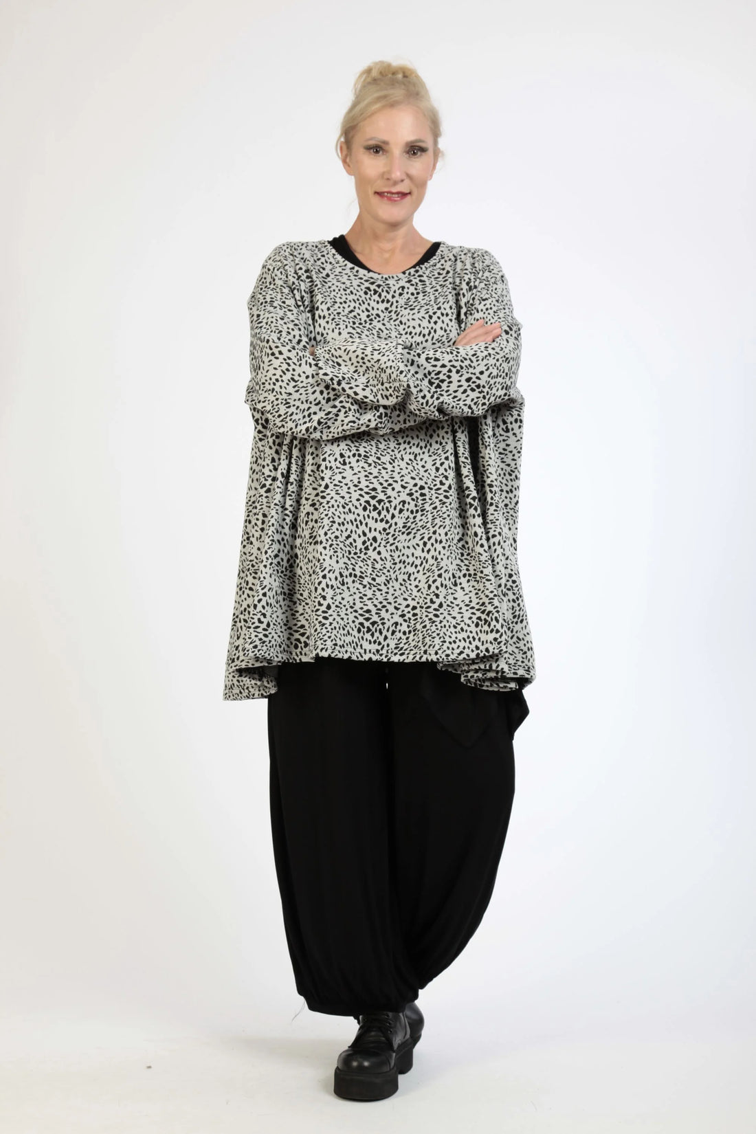  A-Form Bigshirt von AKH Fashion aus Materialmix, 1177.00593, Grau-Schwarz, Leopard, Schick