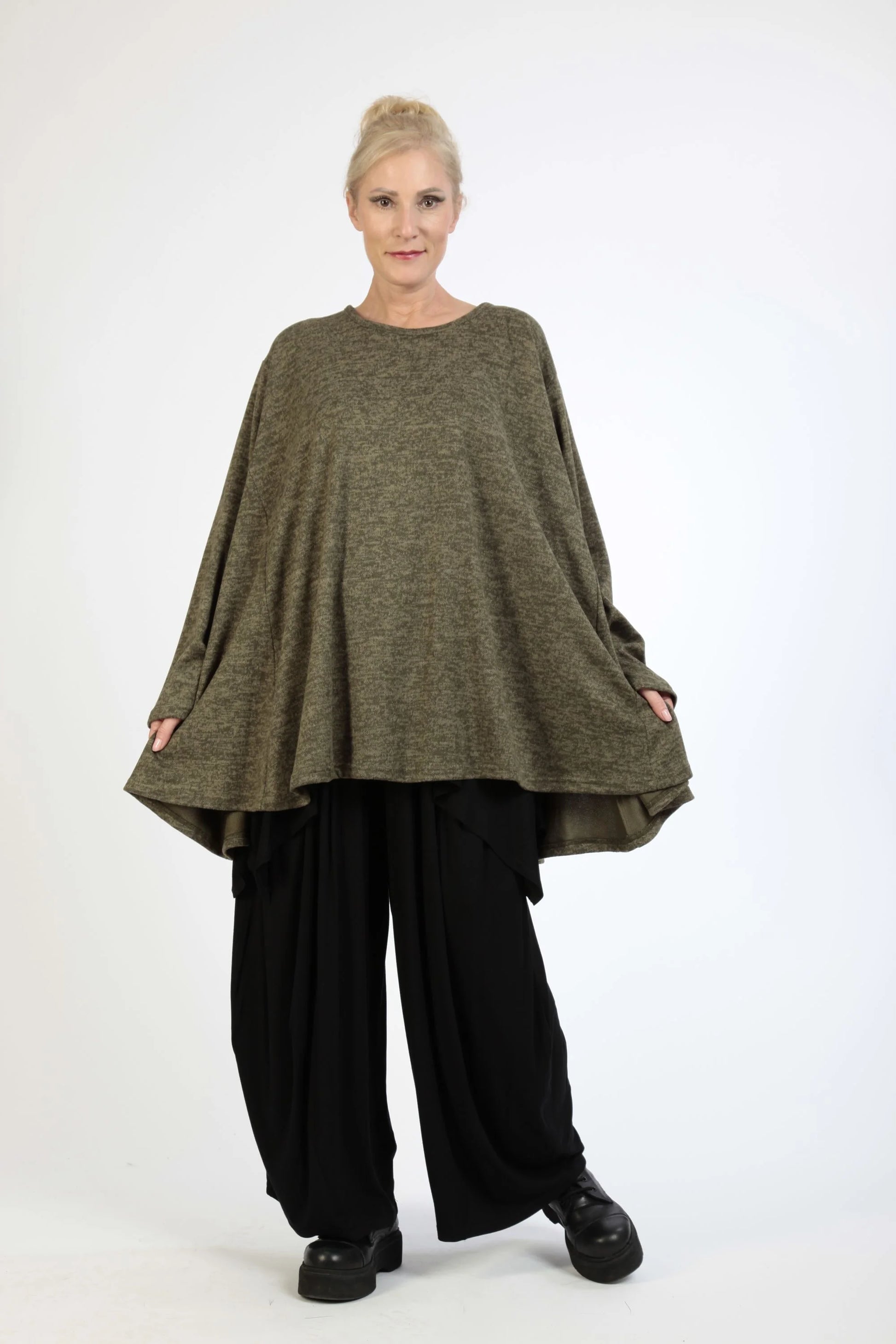  A-Form Bigshirt von AKH Fashion aus Polyester, 1179.00593, Olive, Meliert, Schick, Modern