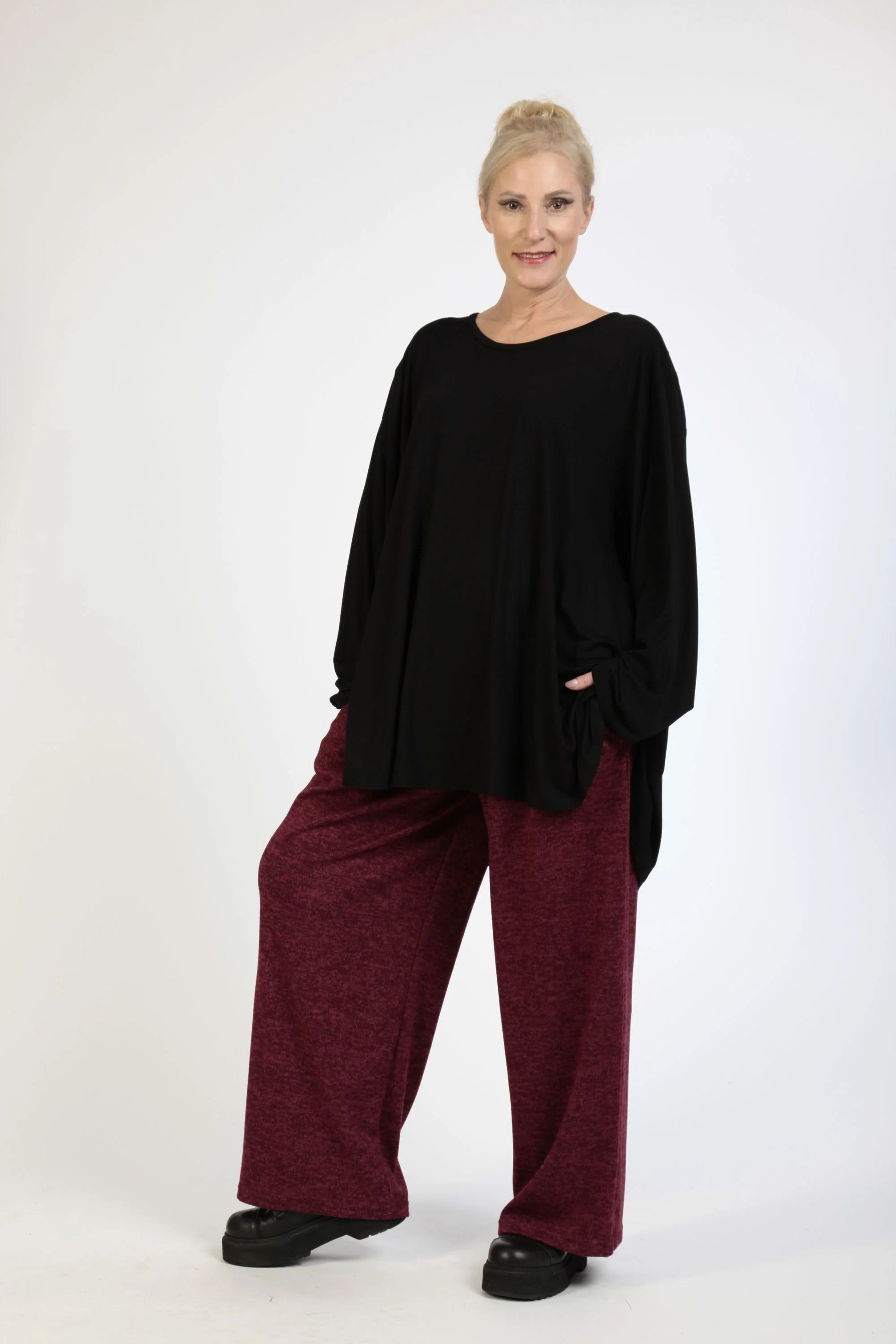  Elegante Strickhose in warmem Weinrot mit elastischem Bund und geradem Schnitt für Plus Size