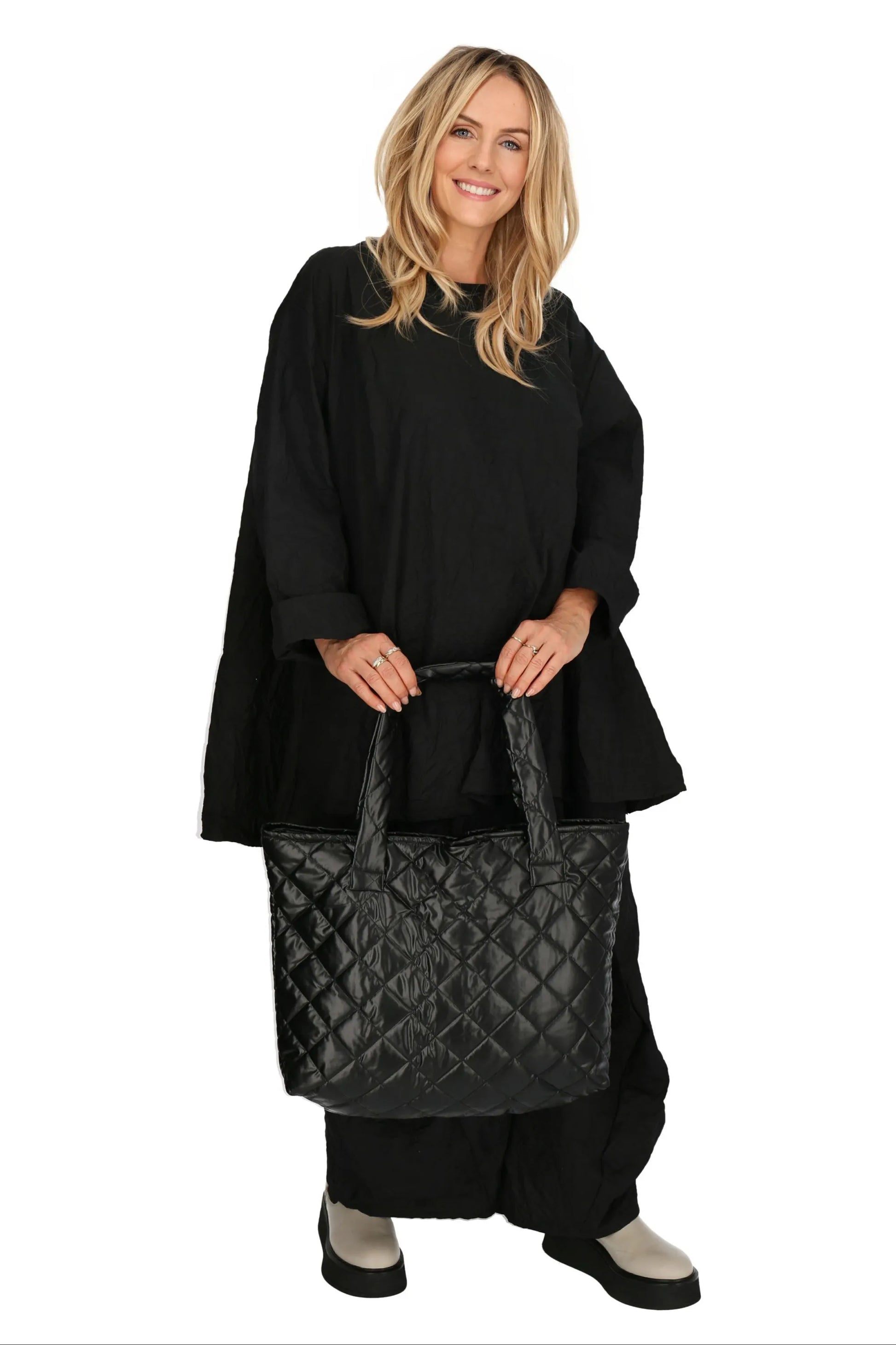  Klassische schwarze gesteppte Tasche mit Rautenmuster für den Herbst/Winter-Look und Plus Size