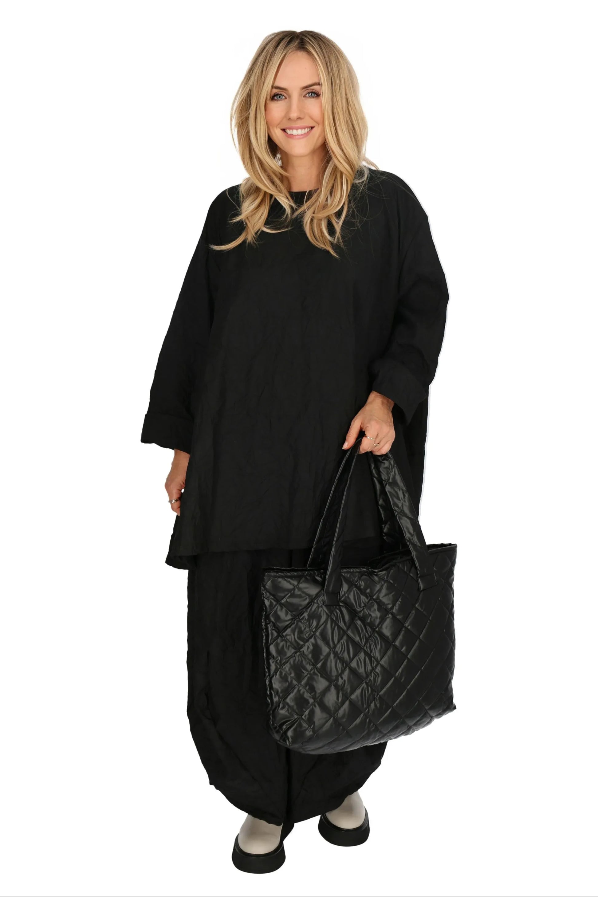  Klassische schwarze gesteppte Tasche mit Rautenmuster für den Herbst/Winter-Look und Plus Size