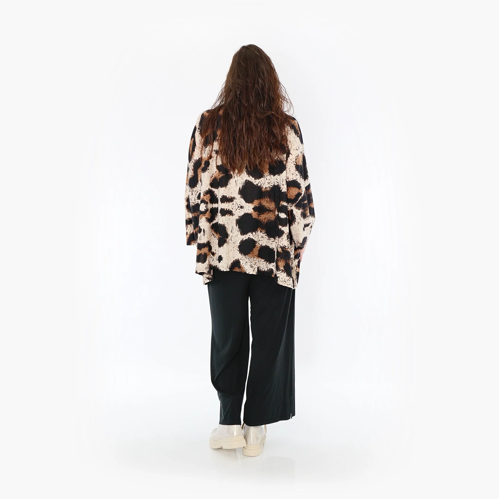  Stylisches Oversize-Shirt in trendigem Leopardenmuster mit bequemem V-Ausschnitt für Curvy Fashion