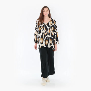  Kastiges Shirt mit elegantem Leopard-Muster in Schwarz-Weiß-Cognac aus feinem Slinky-Stoff für Curvy Mode