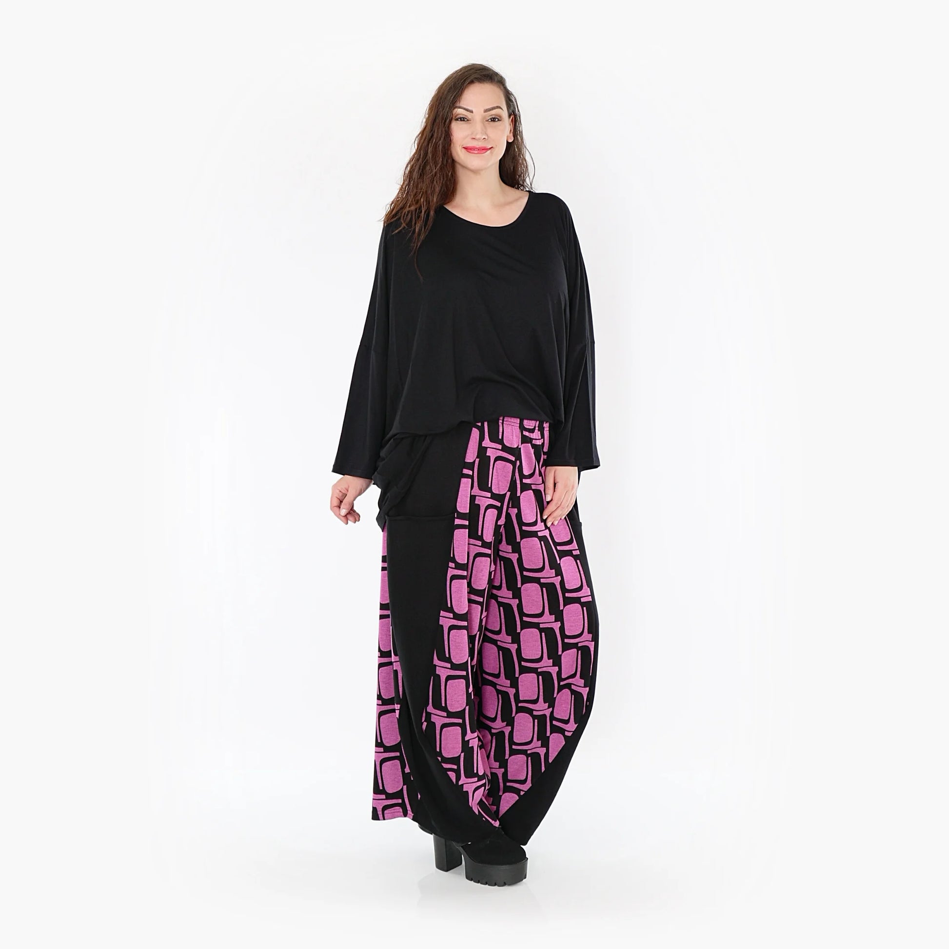  Lässige Ballonhose in auffälligem Schwarz-Fuchsia aus weichem Viskose-Romanit-Jersey für Curvy Mode