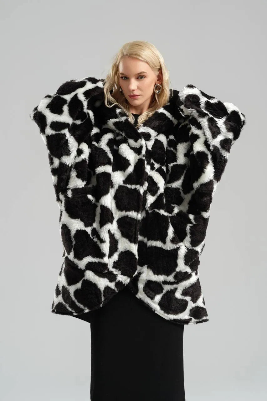  TW3 Mantel in Vokuhila-Form, aus Polyamid, 1022, Cow Print, Kuschelig, Ausgefallen