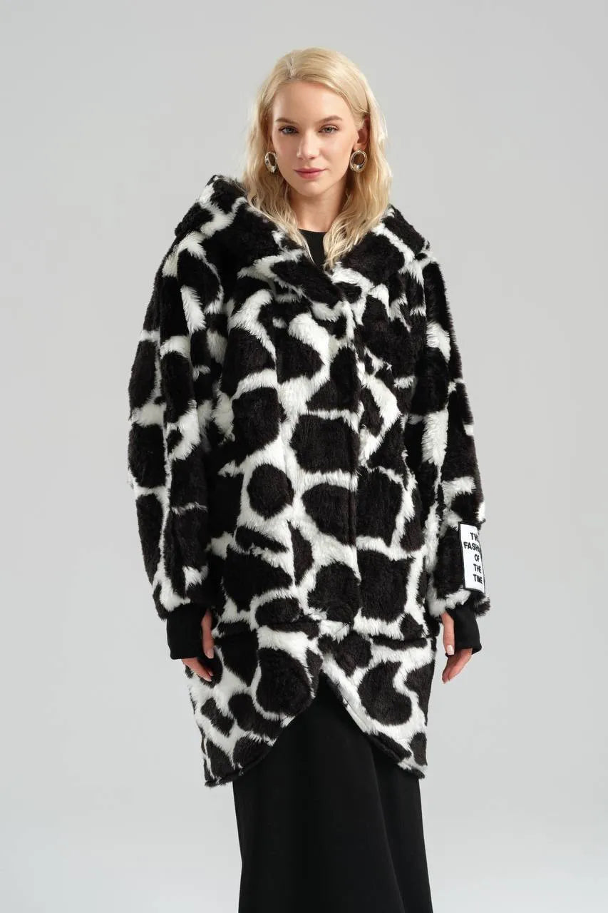  TW3 Mantel in Vokuhila-Form, aus Polyamid, 1022, Cow Print, Kuschelig, Ausgefallen