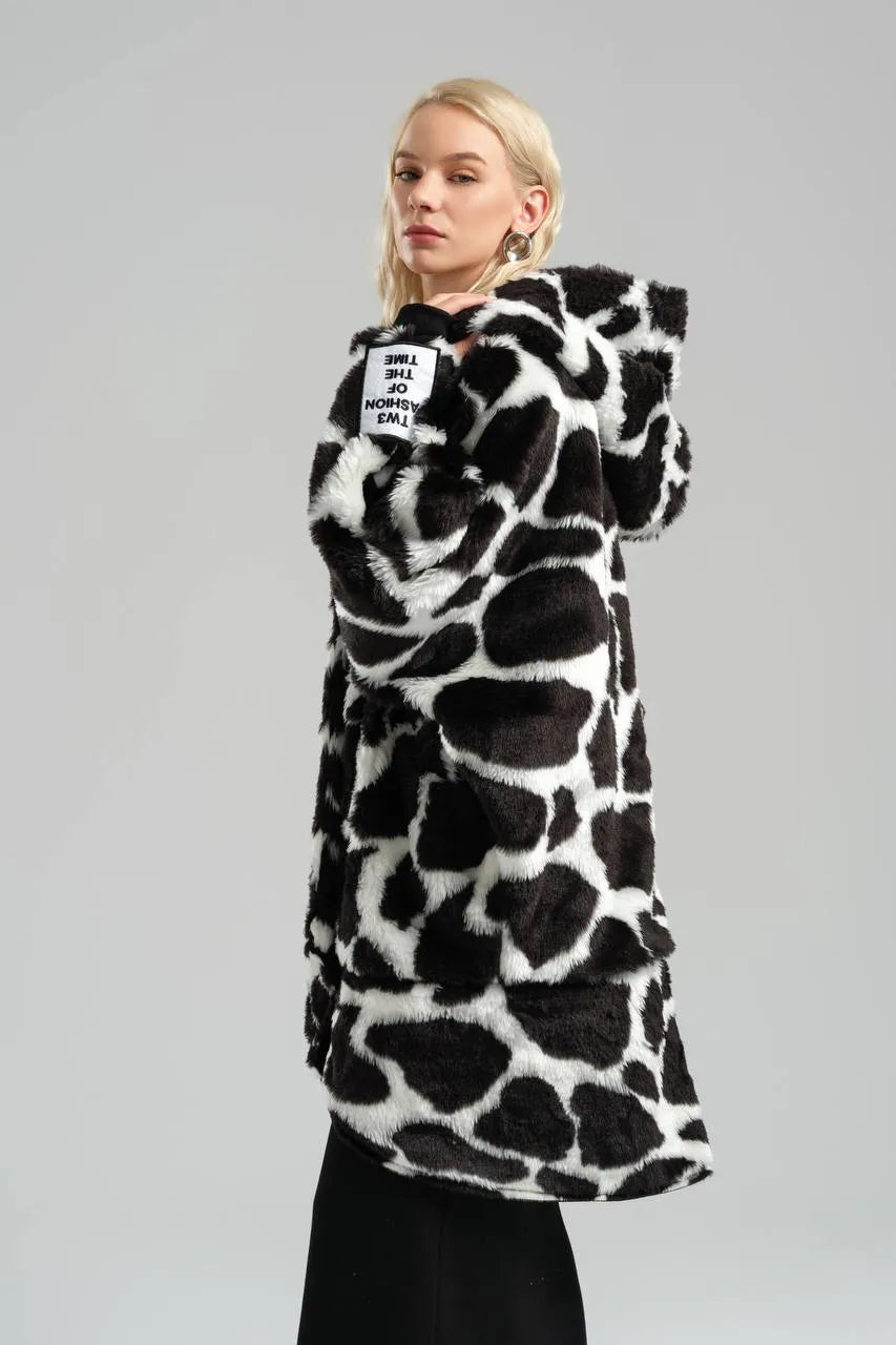  TW3 Mantel in Vokuhila-Form, aus Polyamid, 1022, Cow Print, Kuschelig, Ausgefallen