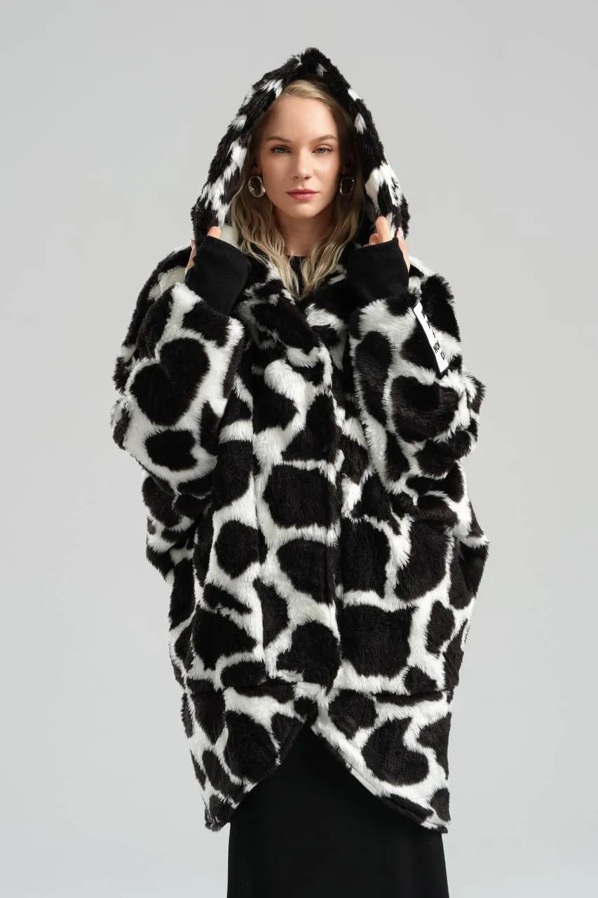  TW3 Mantel in Vokuhila-Form, aus Polyamid, 1022, Cow Print, Kuschelig, Ausgefallen