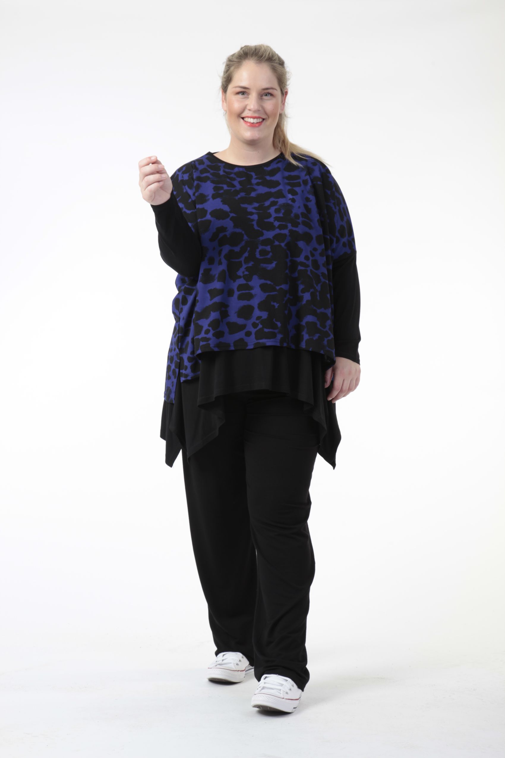  Bigshirt von AKH Fashion aus Viskose in kastiger Form, 0743.06721, Schwarz-Royalblau, Schick