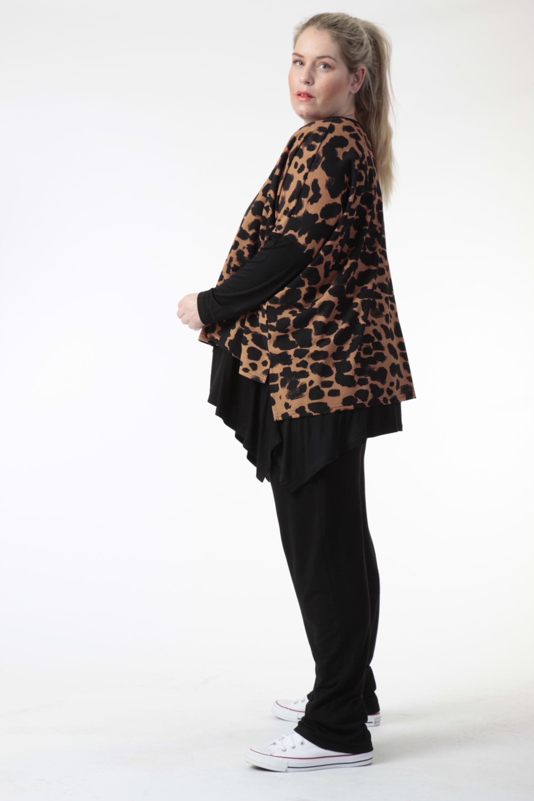  Bigshirt von AKH Fashion aus Viskose in kastiger Form, 0743.06721, Schwarz-Cognac, Schick