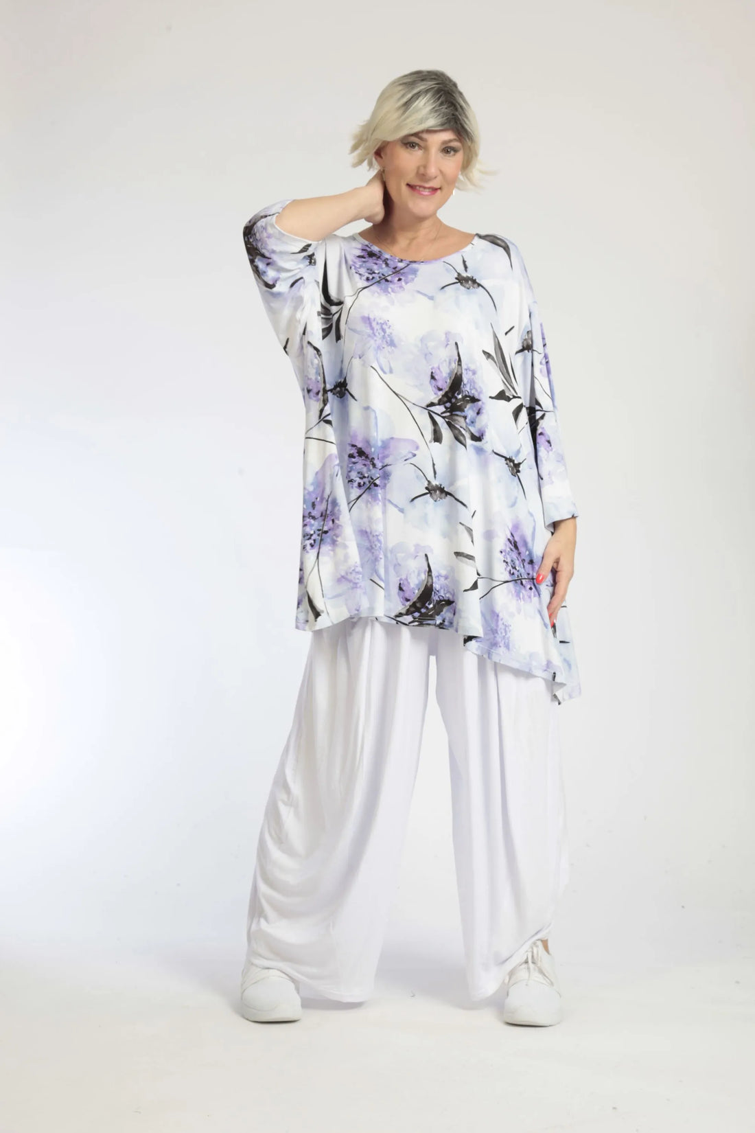  A-Form Bigshirt von AKH Fashion aus Viskose, 1042.00593, Weiß-Flieder, Blumen, Ausgefallen