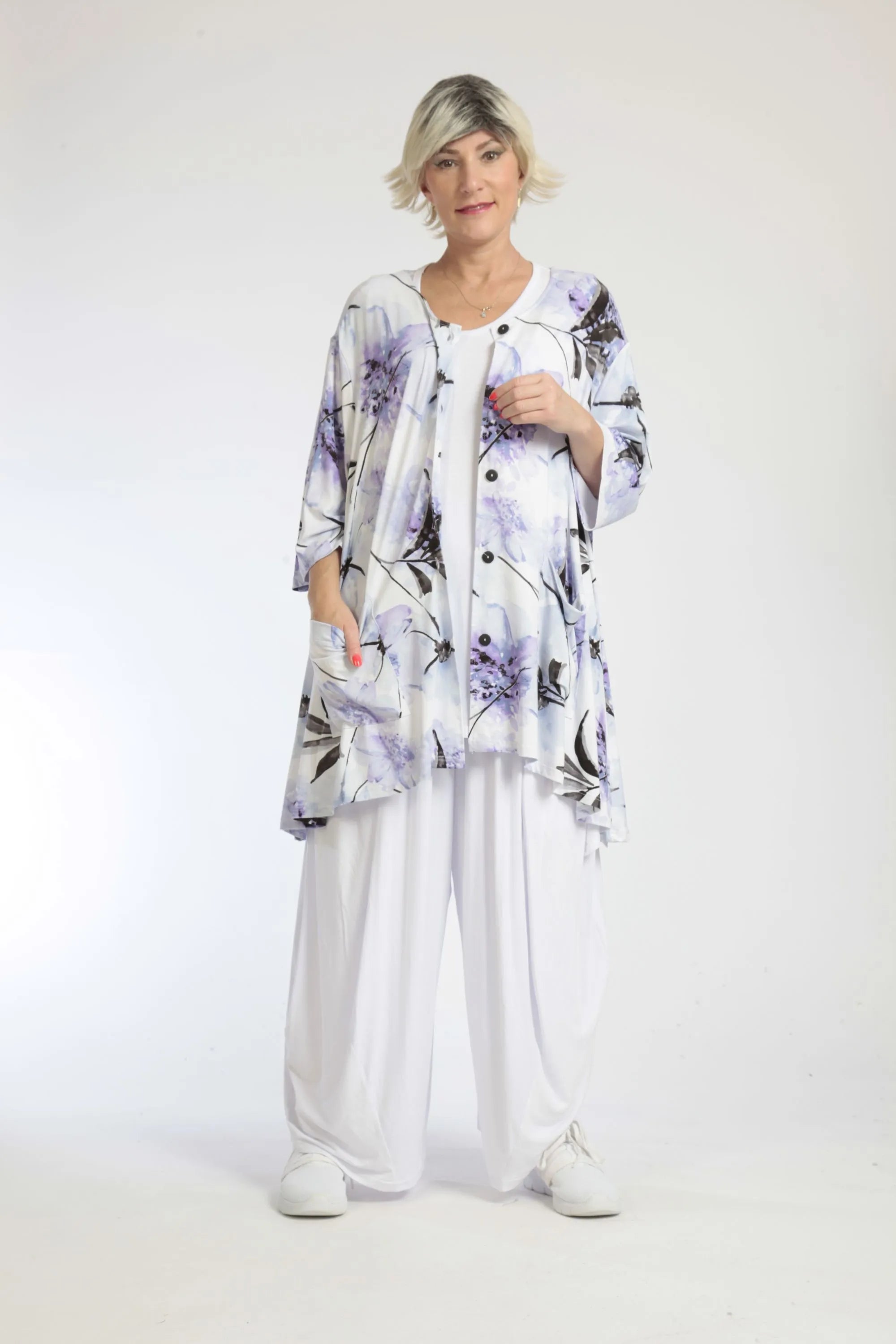  A-Form Jacke von AKH Fashion aus Viskose, 1042.01382, Weiß-Flieder, Blumen, Schick