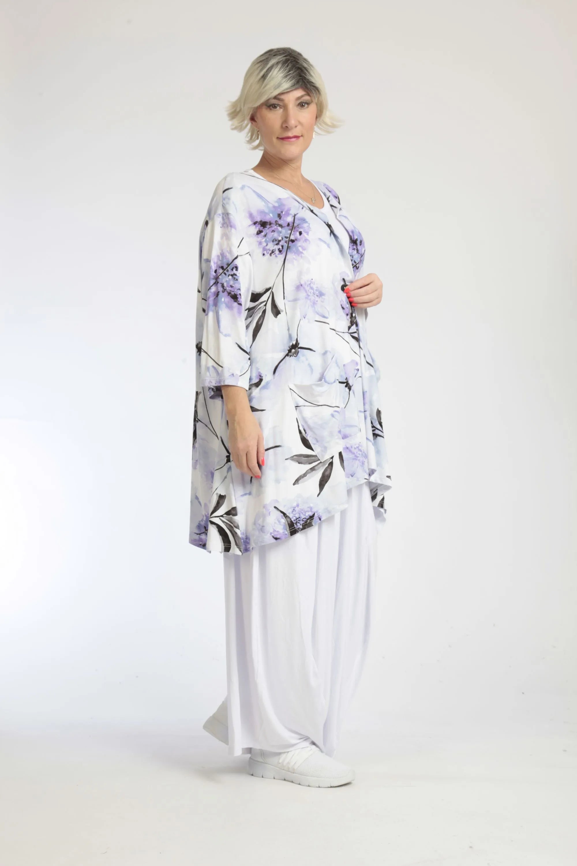  A-Form Jacke von AKH Fashion aus Viskose, 1042.01382, Weiß-Flieder, Blumen, Schick