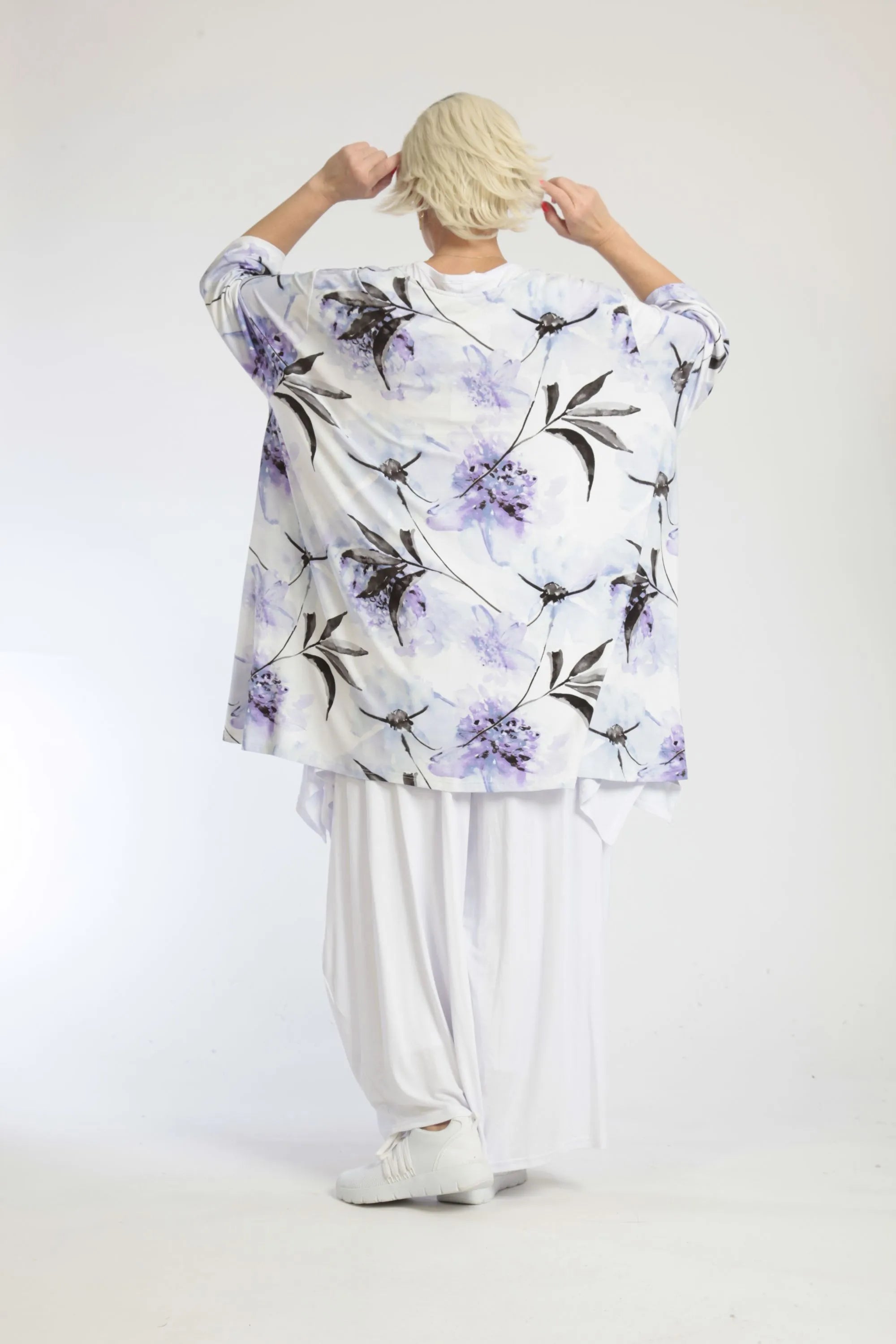  A-Form Jacke von AKH Fashion aus Viskose, 1042.01382, Weiß-Flieder, Blumen, Schick