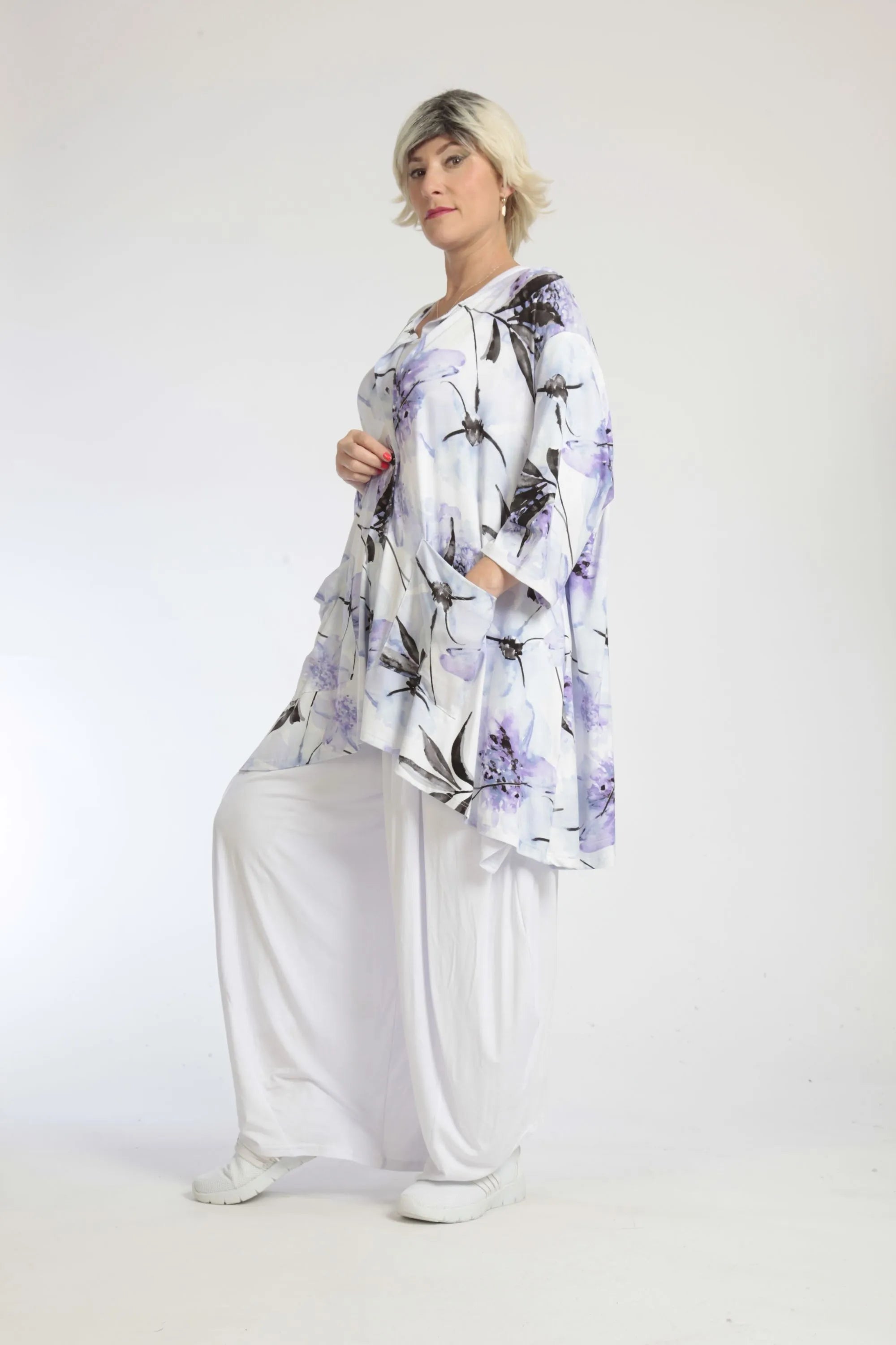 A-Form Jacke von AKH Fashion aus Viskose, 1042.01382, Weiß-Flieder, Blumen, Schick