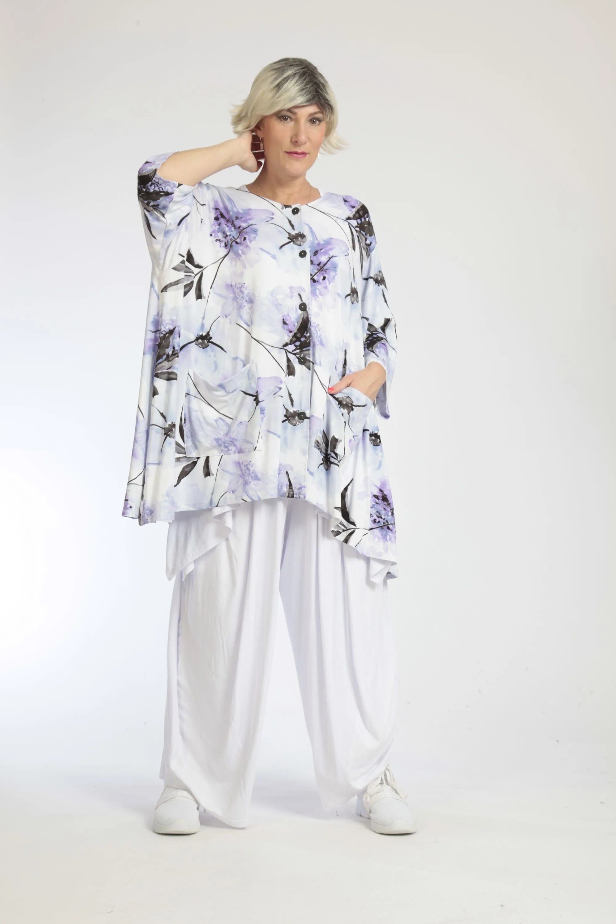  A-Form Jacke von AKH Fashion aus Viskose, 1042.01382, Weiß-Flieder, Blumen, Schick