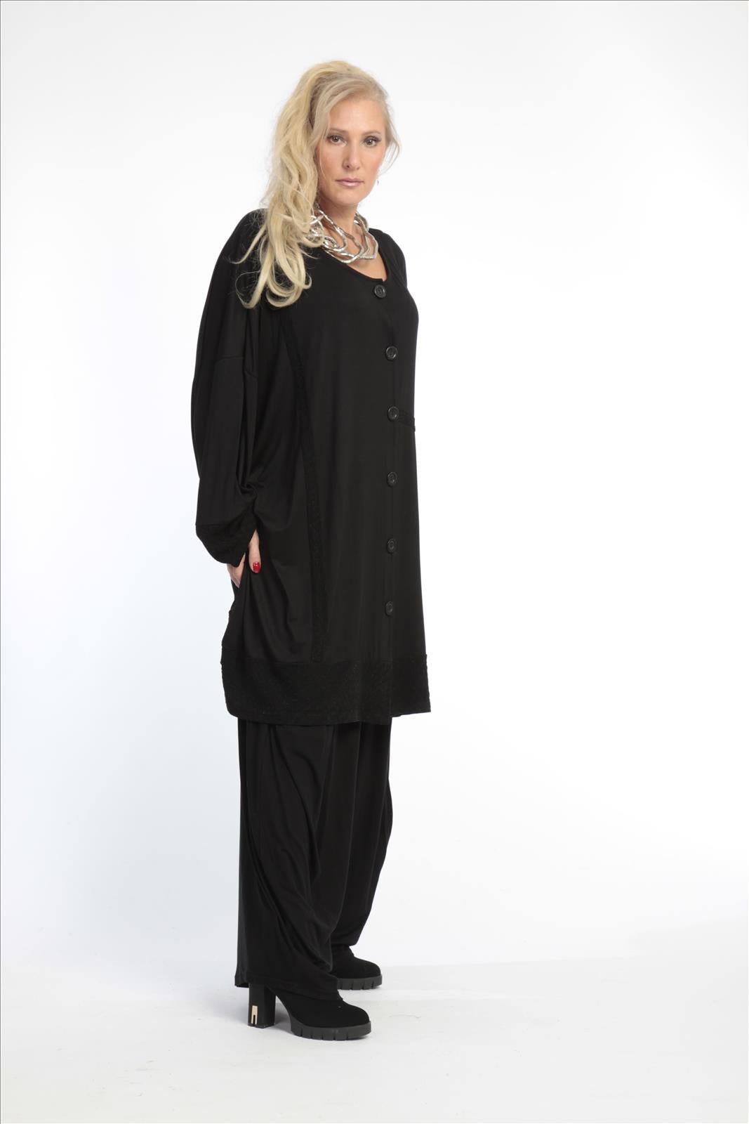  Legere Jacke aus hochwertiger Viskose in elegantem Schwarz, 3/4-Arm, ideal für Lagenlook und Plus Size