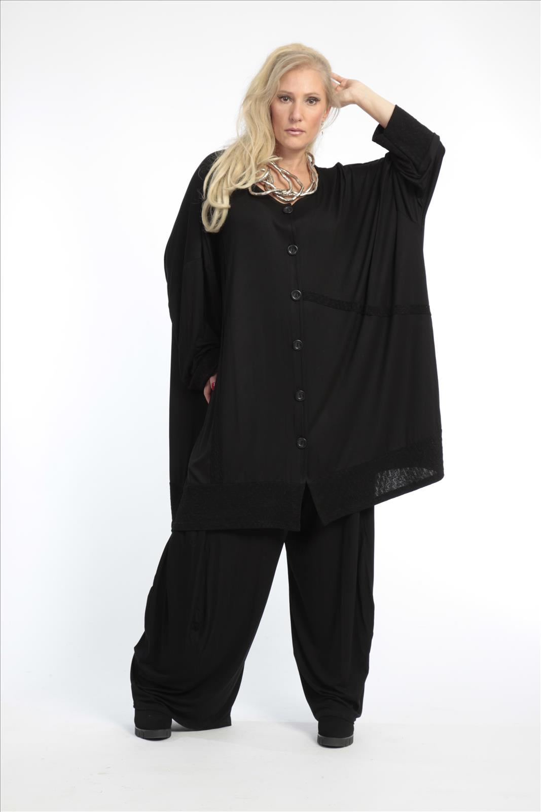  Legere Jacke aus hochwertiger Viskose in elegantem Schwarz, 3/4-Arm, ideal für Lagenlook und Plus Size