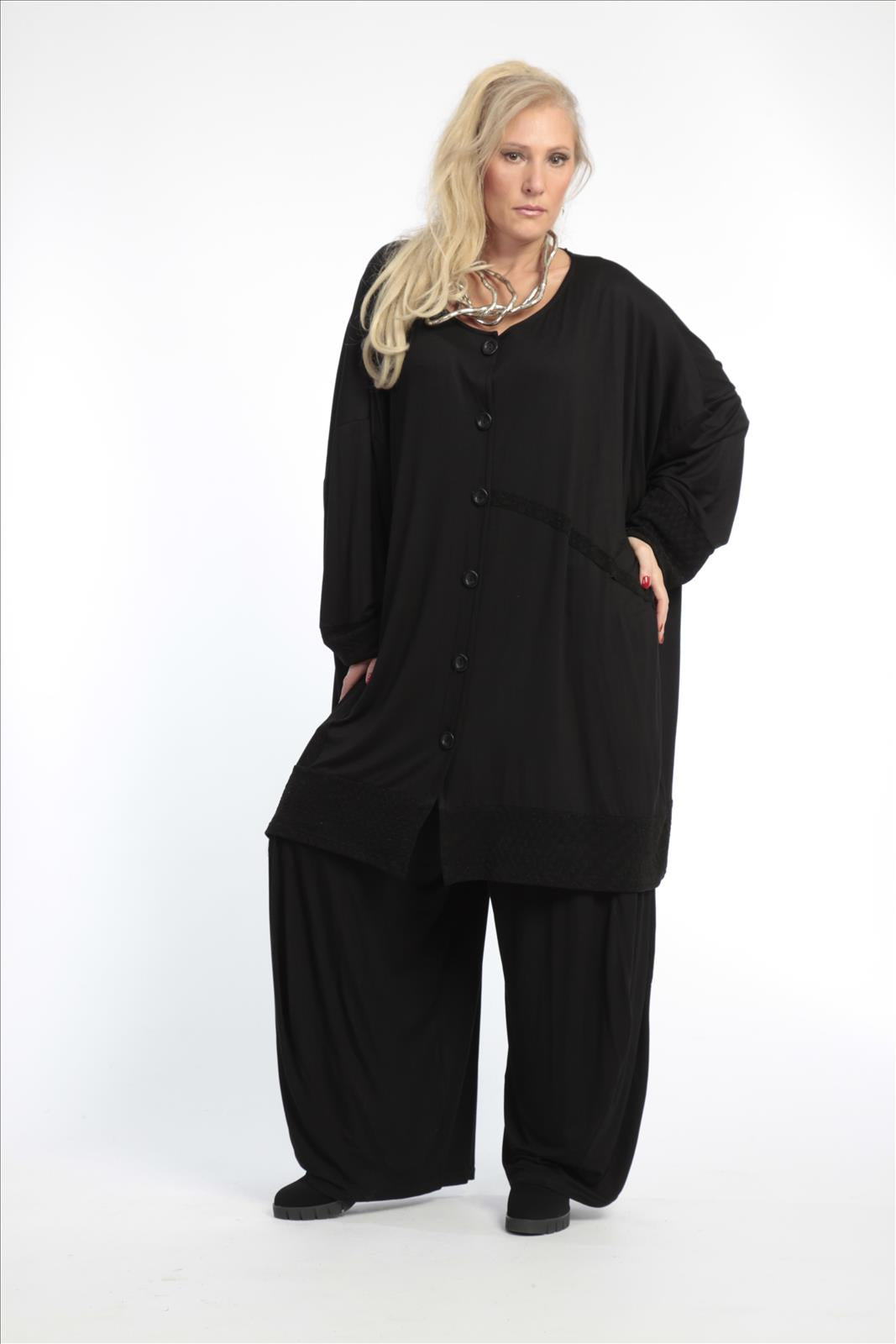  Legere Jacke aus hochwertiger Viskose in elegantem Schwarz, 3/4-Arm, ideal für Lagenlook und Plus Size