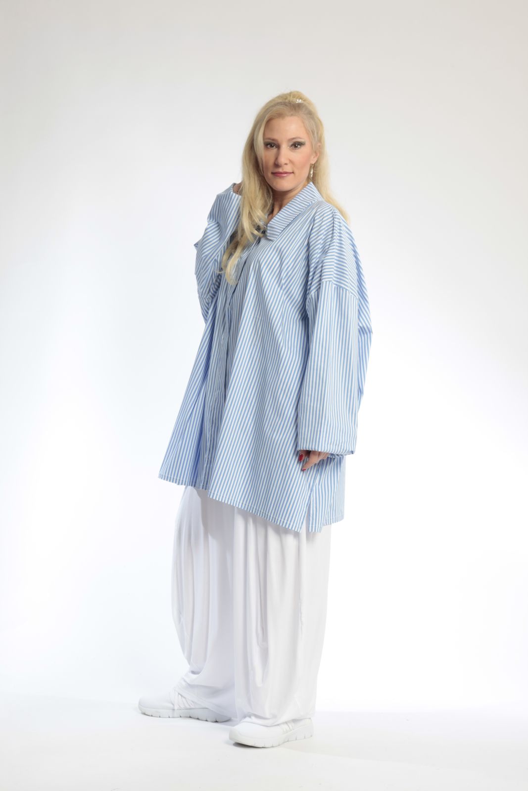  Bluse von AKH Fashion aus Baumwolle in kastiger Form, 0688.01880, Blau-Weiß, Ausgefallen