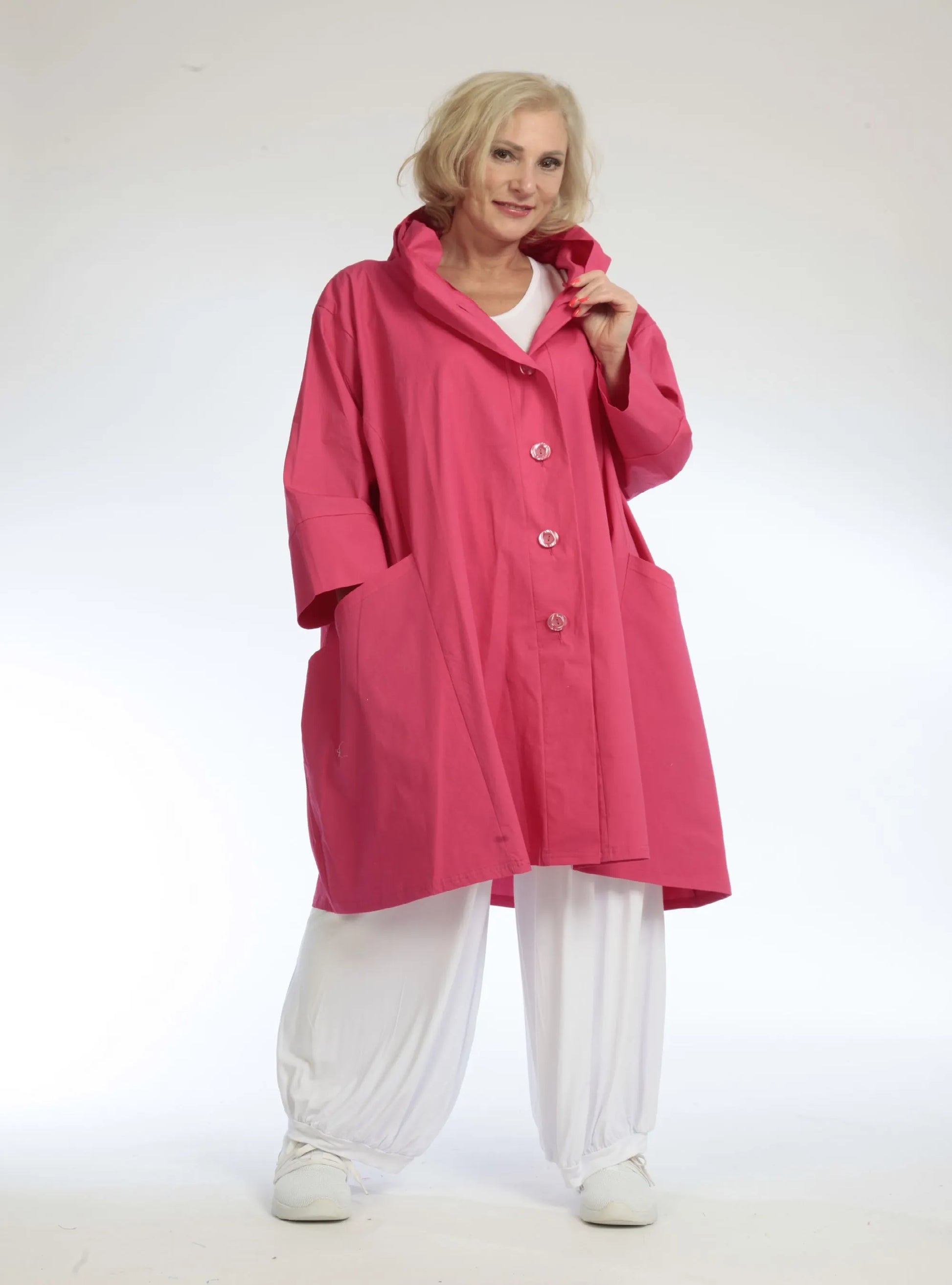  Modische Oversize-Jacke in trendigem Fuchsia mit Lagenlook und Kapuze für Plus Size Styles