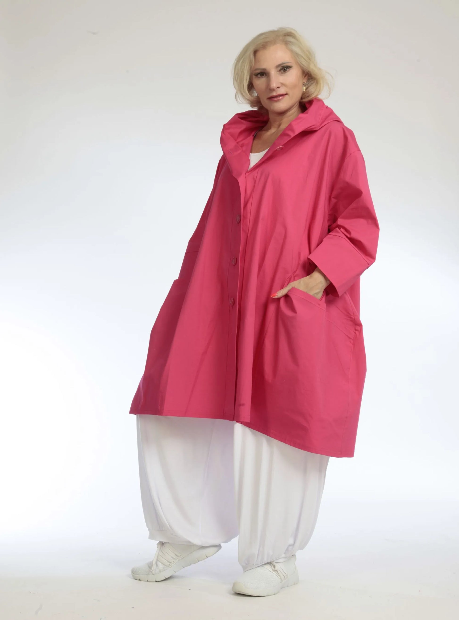  Modische Oversize-Jacke in trendigem Fuchsia mit Lagenlook und Kapuze für Plus Size Styles