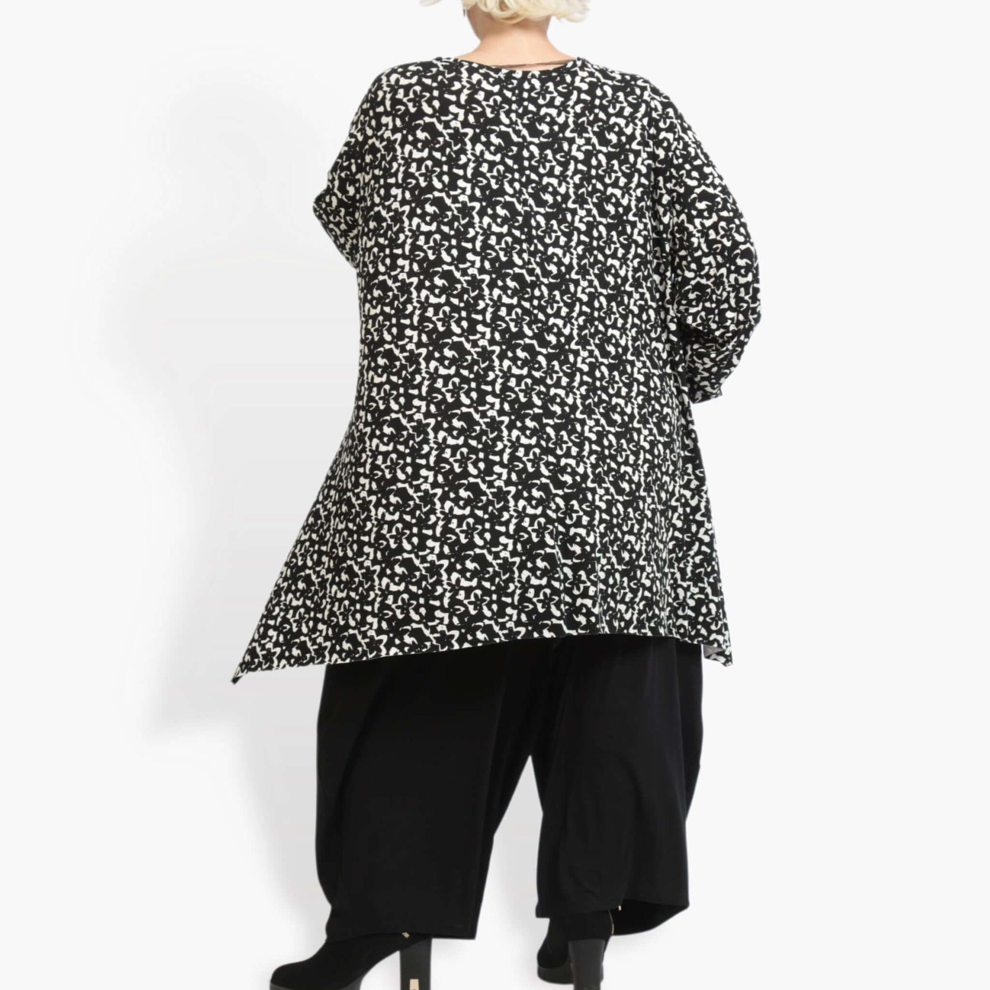  A-Form Bigshirt von AKH Fashion aus Viskose, 0915.06809, Schwarz-Weiß, Blumen, Ausgefallen