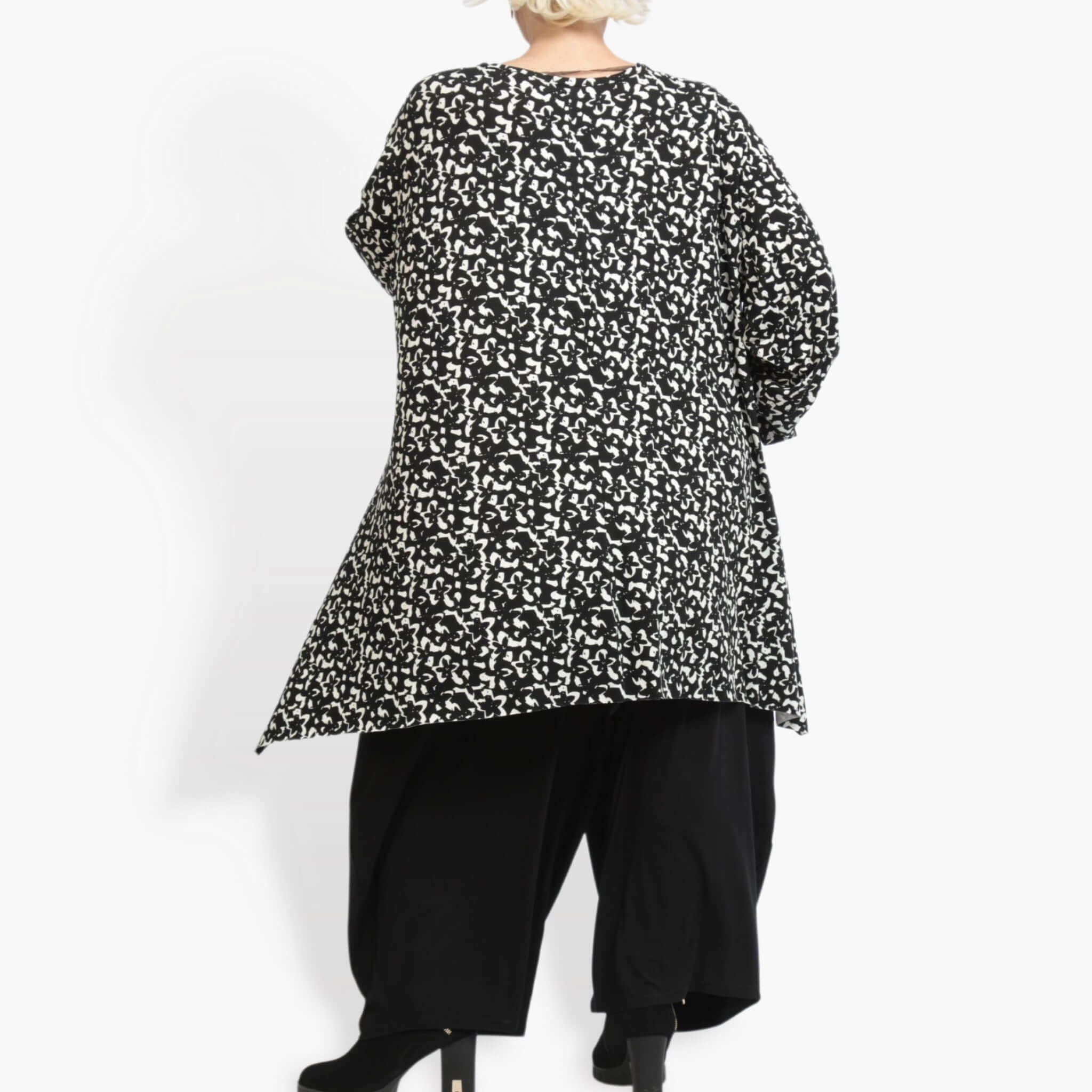 A-Form Bigshirt von AKH Fashion aus Viskose, 0915.06809, Schwarz-Weiß, Blumen, Schick