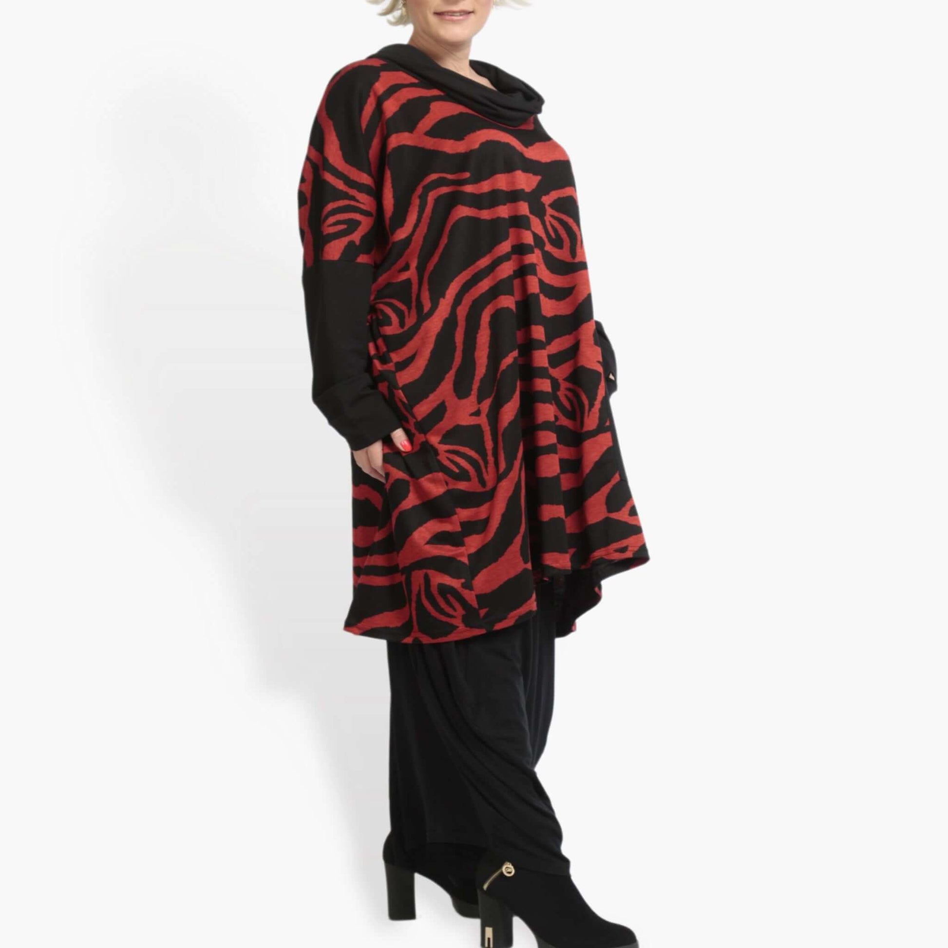  Bigshirt von AKH Fashion aus Viskose in kastiger Form, 0916.06807, Schwarz-Rot, Ausgefallen