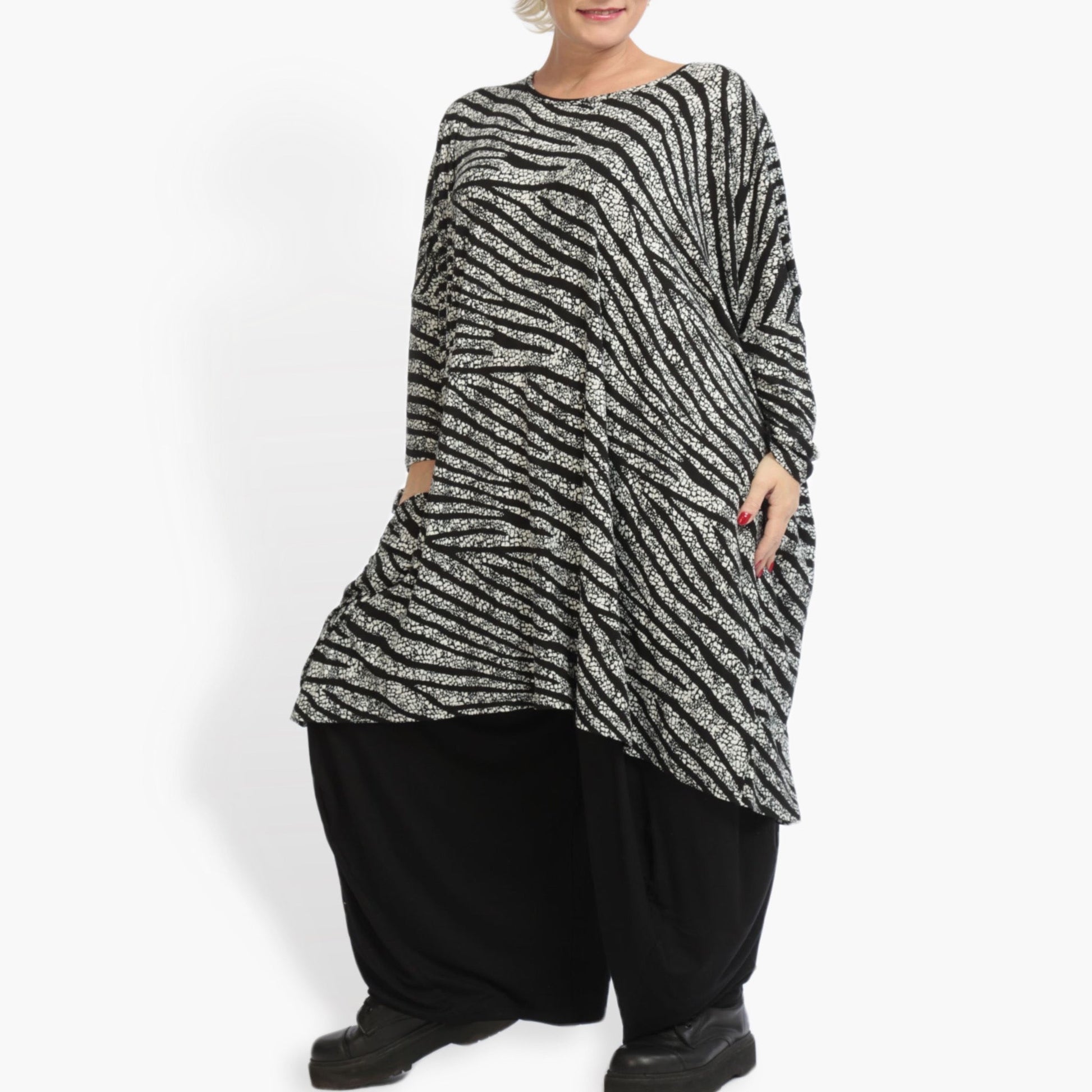  A-Form Bigshirt von AKH Fashion aus Viskose, 0939.06750, Schwarz-Weiß, Streifen, Ausgefallen