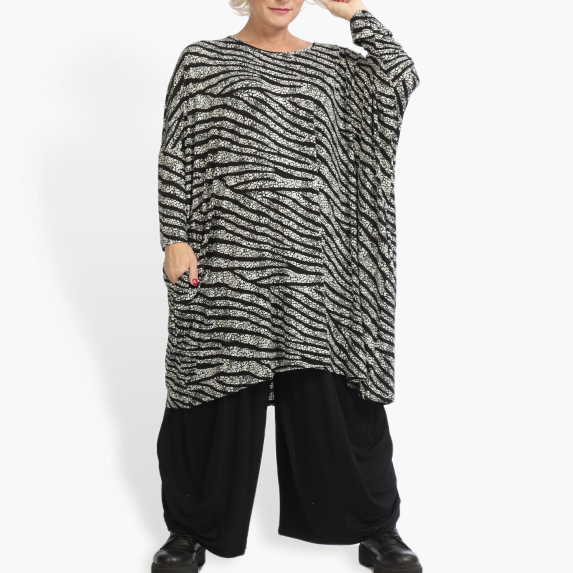  A-Form Bigshirt von AKH Fashion aus Viskose, 0939.06750, Schwarz-Weiß, Streifen, Ausgefallen