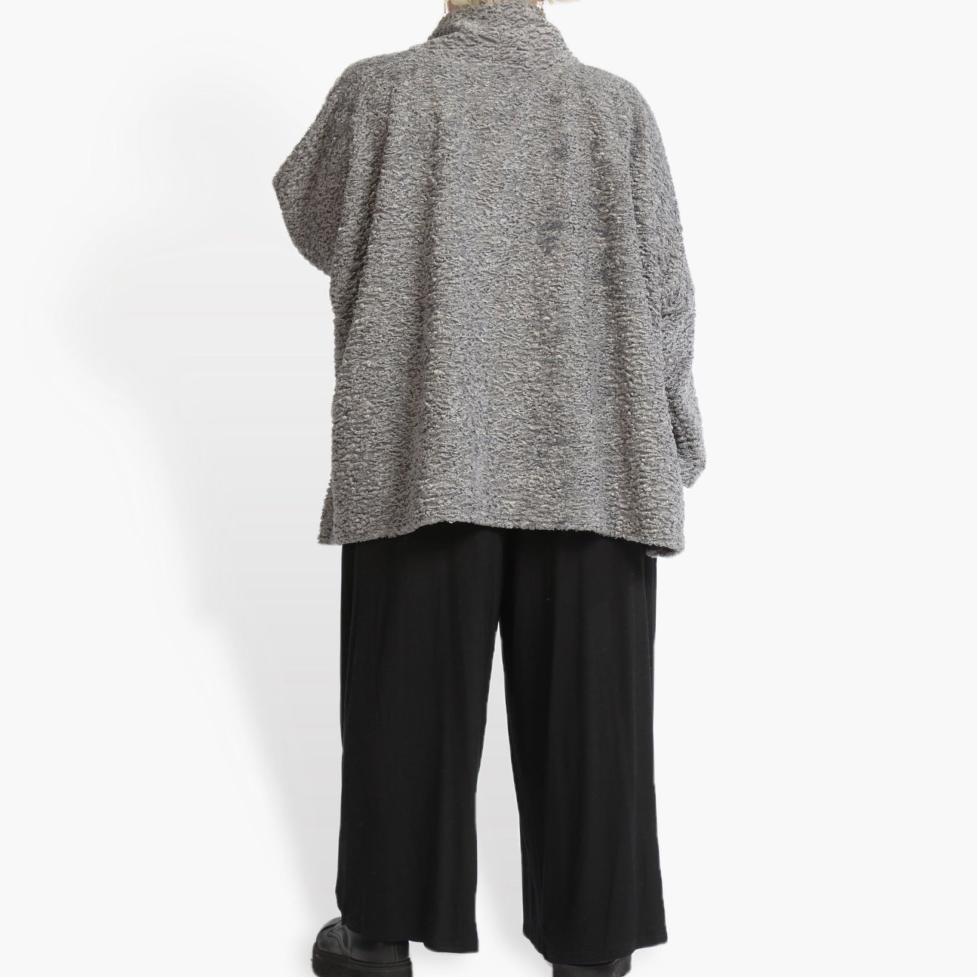  Oversized Shirt aus flauschigem Boucle für angenehme Wärme im Herbst und Winter, ideal für Lagenlook